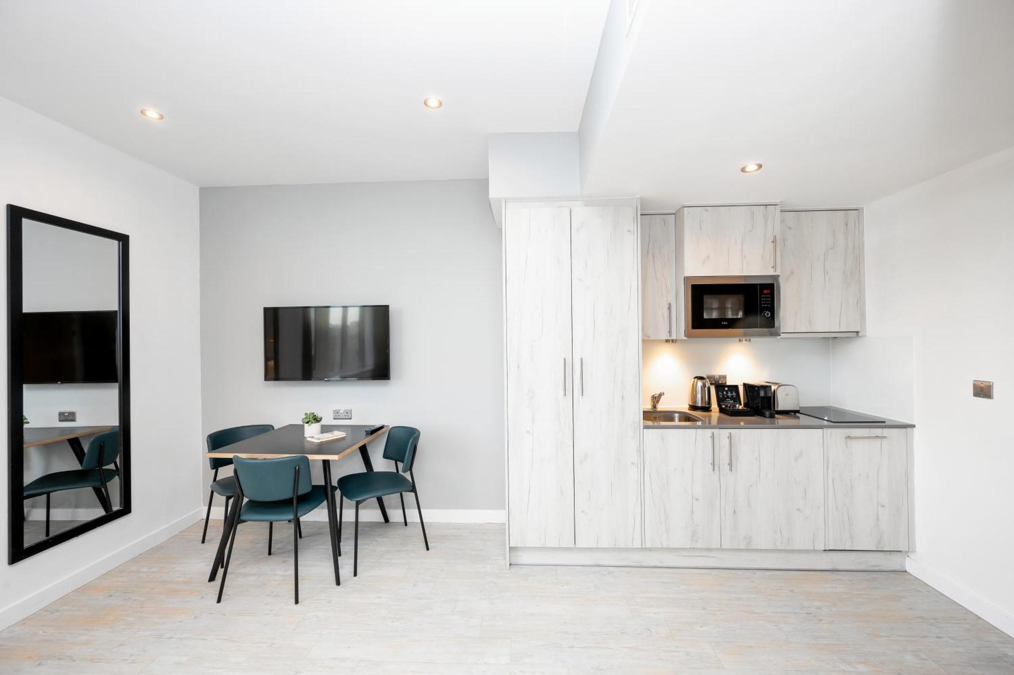 Staycity Waterfront 4*