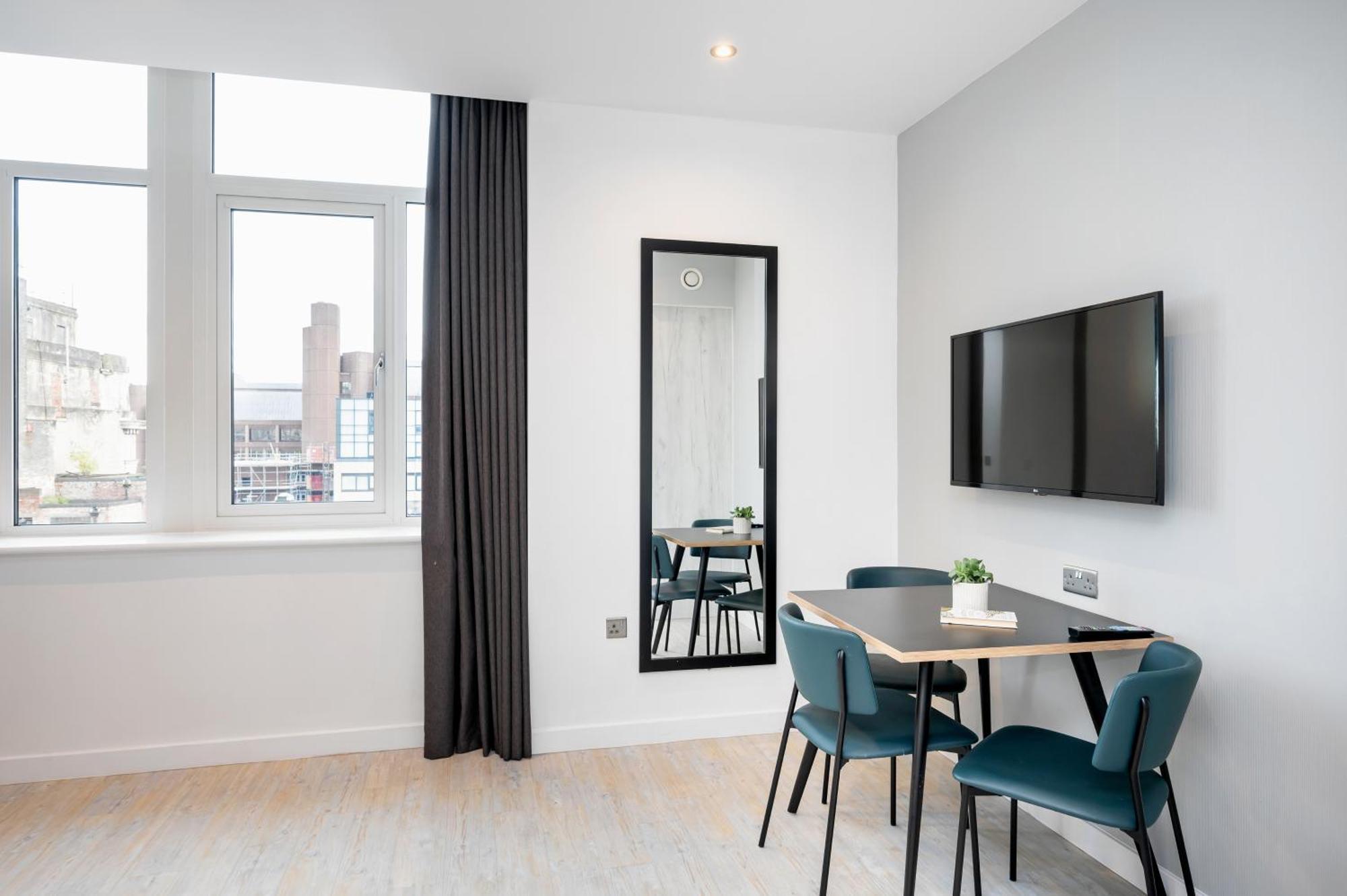 Staycity Waterfront 4*