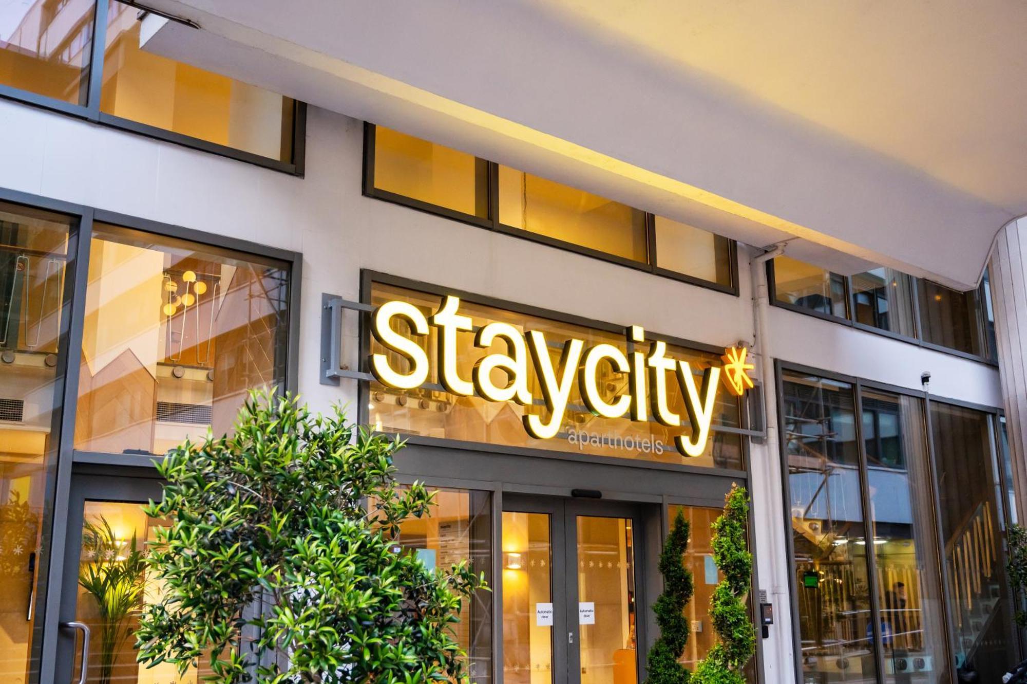 Staycity Waterfront 4*