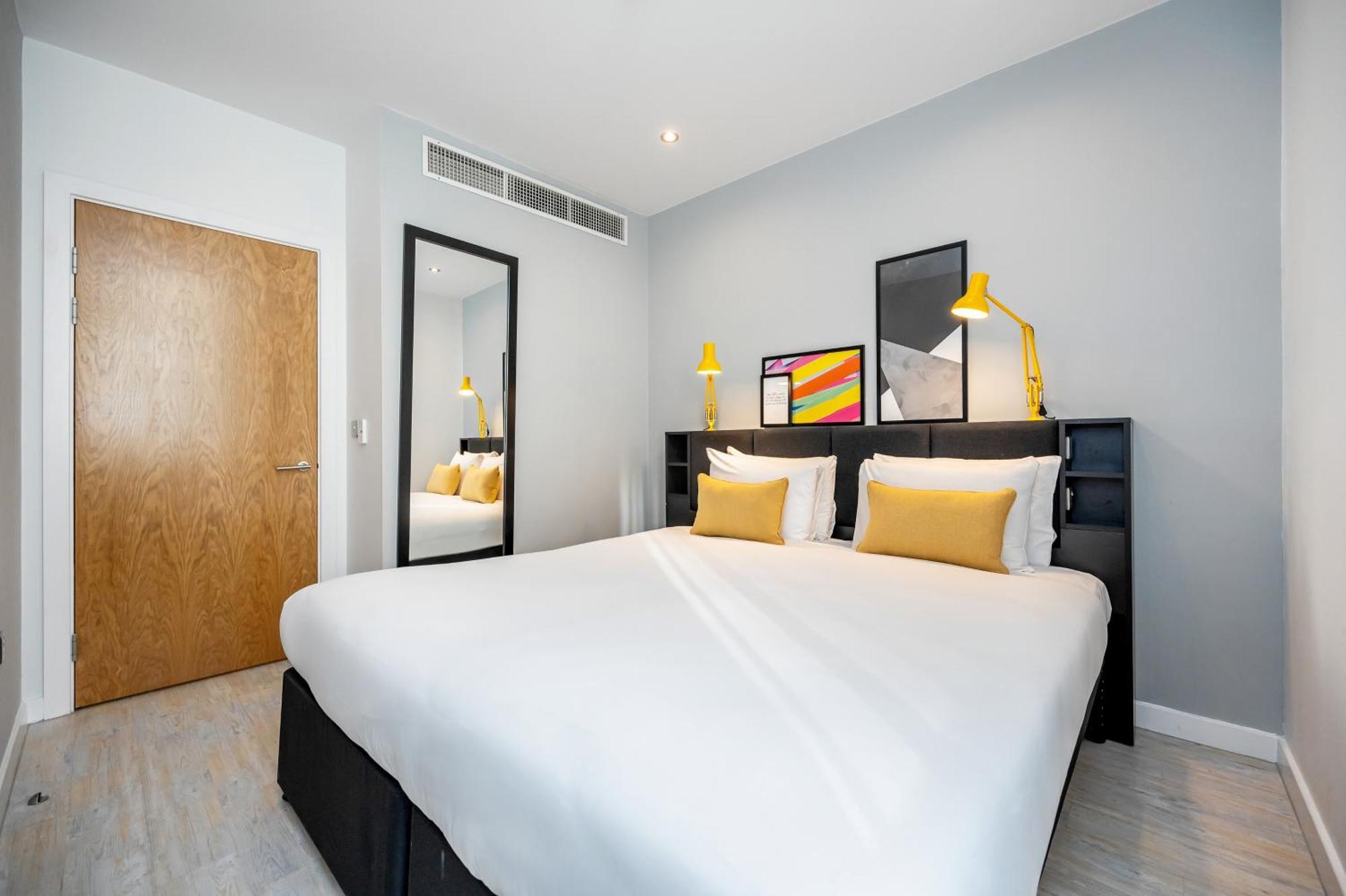 Staycity Waterfront Aparthotel 4*